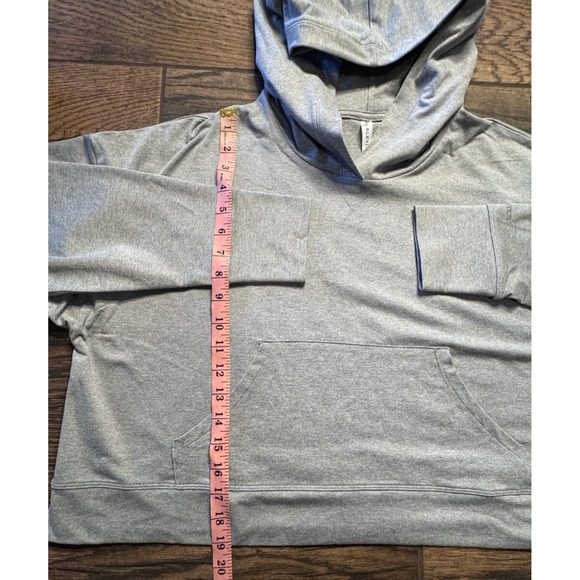 Fabletics Grey Cropped Hoodie Sweatshirt Athleisure Athletic Workout Size L - Picture 8 of 9